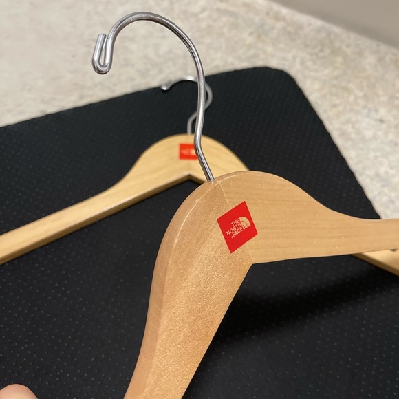 Brand New 2-Pack One Size The North Face Wooden Hangers 17” X 10” - Picture 3 of 7